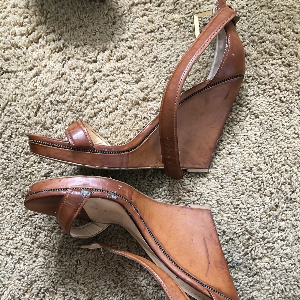 Guess classic leather tan wedges